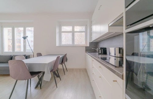 Dejvice Apartment | Majestic Urban Dwelling near Prague Castle