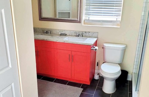 Tarpon Springs Apartment | Sponge Docks. Charming, renovated, large studio, in Historic Tarpon Springs.