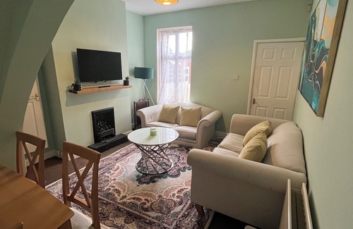 Smethwick House | Cosy 3BDR Family house|Garden|Parking|Wifi|2 Smart TVS
