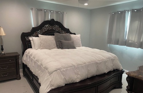 South Side House | Spacious 5-bedroom house in charming Corpus Christi with AC, WiFi