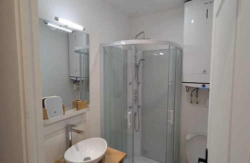 Quincy-Voisins Apartment | Duplex with secure garage and wifi near Disney