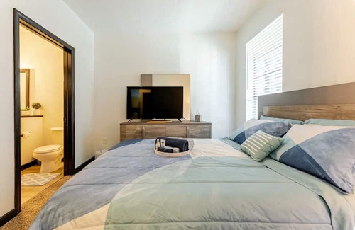 New Pathways Apartment | NEW Midtown/Downtown Apartment home