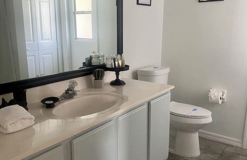 Kissimmee House | Charming 3-bedroom house with AC, fitness room, WiFi in Kissimmee