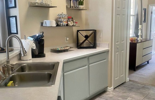 Kissimmee House | Charming 3-bedroom house with AC, fitness room, WiFi in Kissimmee