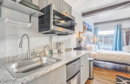 West Colorado Springs Apartment | Rustic-Chic Retreat: Your Ideal Colorado Springs Getaway for Outdoor Enthusiasts and Dog Lovers