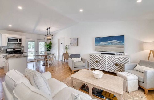 Springs Cottage | Charming cottage with 3 bedrooms and WiFi, AC in welcoming East Hampton Springs