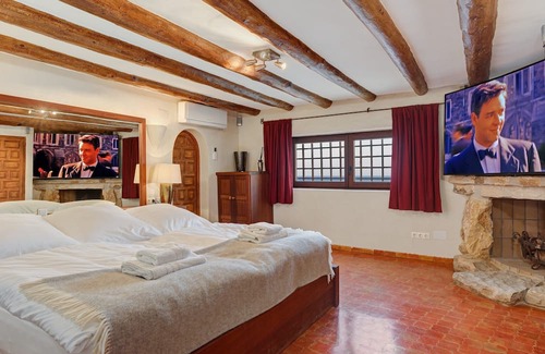 Villajoyosa Villa | Thrilling Costa Blanca Villa | Villa Hischer | 3 Bedrooms | Beachfront | Spectacular Sea Views | Spacious Furnished Sun Terrace with Private Pool | 2 Outdoor Kitchens with Outdoor Dining Area| BBQ facilities | Villajoyosa