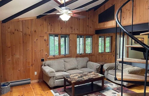 West Dover Ski Chalet | 4 Month Minimum! Winter Rental 1/2 mile to Mt Snow