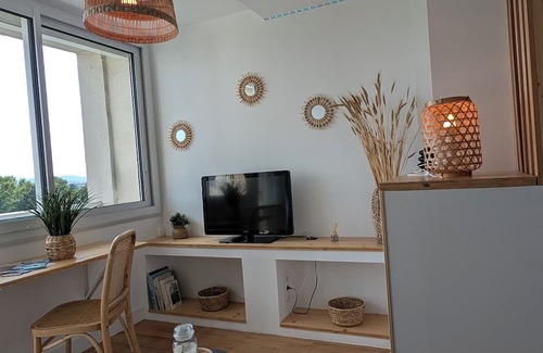 Tarbes Apartment | Luminous studio with cosy charm, quiet location near town center