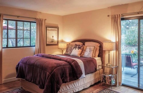 Monterey House | Jardin de Soledad 2br in Monterey Near Downtown