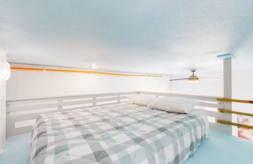 Port Bolivar Cabin | Cozy cabin with 1 bedroom and WiFi, AC in charming Bolivar Peninsula
