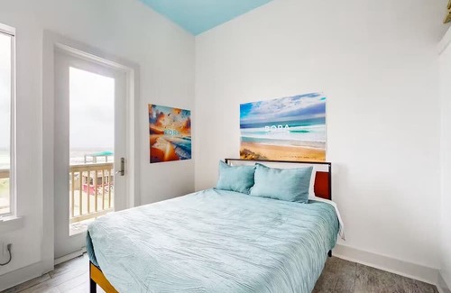 Port Bolivar Cabin | Cozy cabin in oceanfront Bolivar Peninsula with WiFi, AC, Private Pool, Games