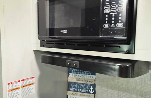 Henderson House | Cozy RV in Charming Henderson, Texas for Syrup Festival