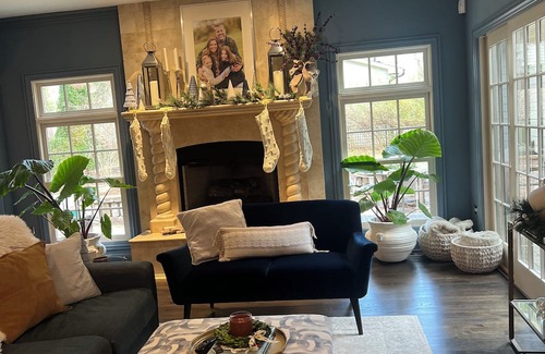 Naperville House | LivGolf Tournament-Large home walkable to downtown Naperville near Bolingbrook