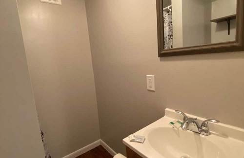 Cedar Hills Cabin | Cozy cabin with 1 bedroom and WiFi, AC in charming Jacksonville
