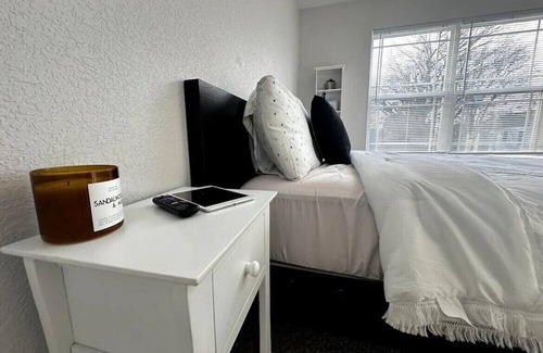 Hampton House | Charming 3-bedroom house in Hampton with AC, WiFi and Game Room. Enjoy your stay