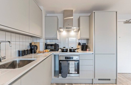 Bordesley Apartment | Meadow Haven 2 BED 2 BATH + Parking + Netflix