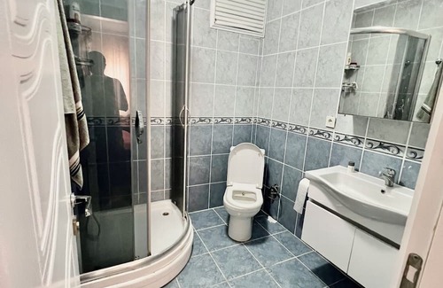 Beylikduzu Apartment | 3+1-bedroom apartment in amazing Istanbul with AC, WiFi near to grocery Store