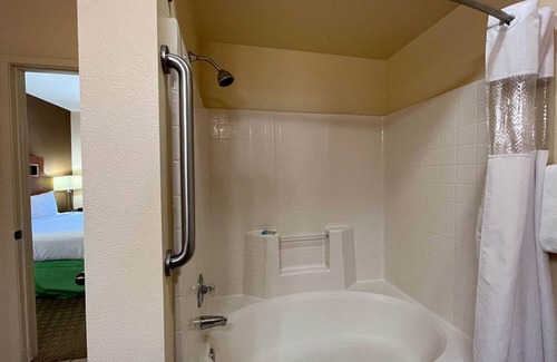 Spring Valley Resort | Luxury one bedroom and one bathroom unit with full amenities