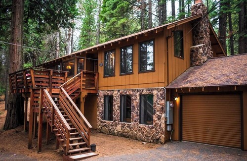 Arnold Ski Chalet | HighlandHouse: Kid & Dog-Friendly