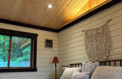 Fleischmanns Cabin | Charming 3-bdrm cabin in the heart of the Catskills—warm serene, and inviting!