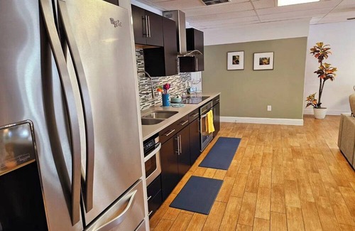 Suwanee House | 2 bedroom chic private loft in Suwanee