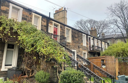 Tollcross Cottage | Charming 2-bedroom cottage in enchanting central location in Edinburgh