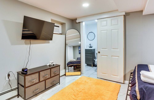 Elizabeth Apartment | Cozy Apartment: 1 Mi to Elizabeth Transit Station!