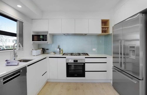 Mount Eden House | Style Serenity Townhouse with Parking and Air-con