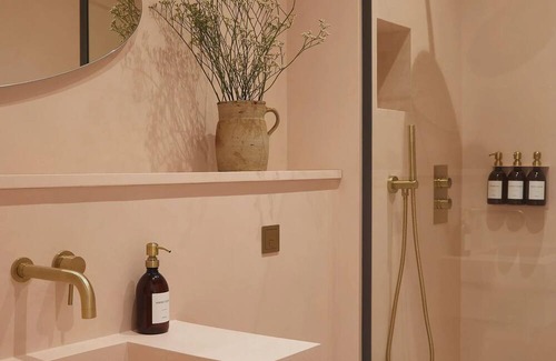 Ballycastle Apartment | Yarn - Honor is a spacious luxury suite king size bed, bathroom & living/kitchen