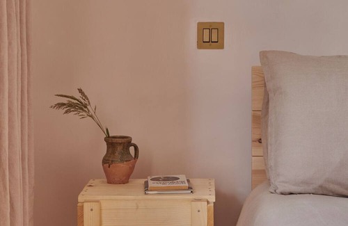 Ballycastle Apartment | Yarn - Honor is a spacious luxury suite king size bed, bathroom & living/kitchen