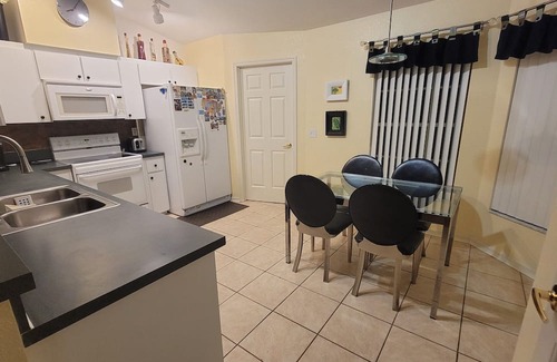 Winter Haven House | Charming 2-bedroom house, with AC, WiFi in superb Winter Haven, LEGOLAND CITY