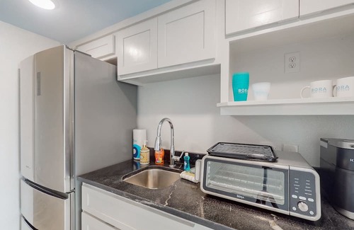 Gilchrist Apartment | Beachfront studio w/ ample outdoor activities & stunning views
