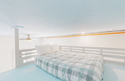 Gilchrist Apartment | Beachfront studio w/ ample outdoor activities & stunning views