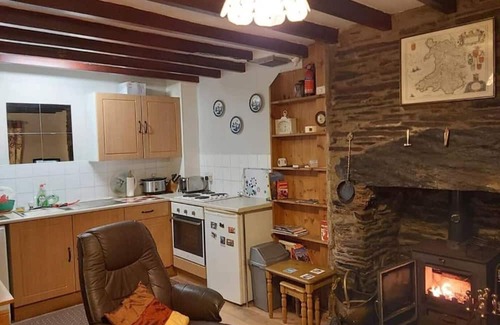 Talsarnau Cottage | Pet Friendly cottage near Harlech & Portmeirion