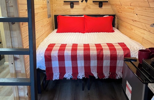 Marshall Cabin | Buffalo River A Frame Cabin - Canoe included