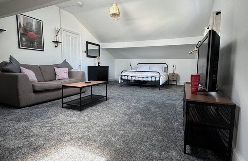 Southport Apartment | The Eaves - Victorian second floor, open plan apartment