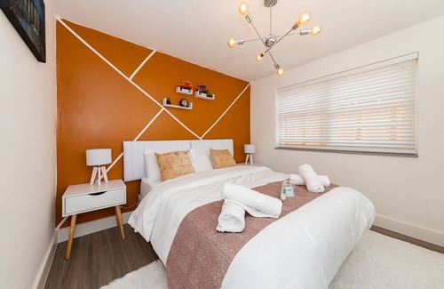 Reading Apartment | 3 Beds Flat |Relocation|Contractors|Leisure