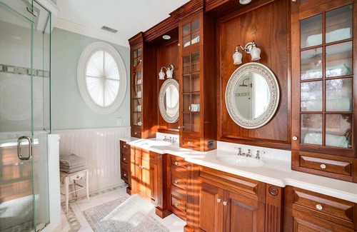 Montauk House | Bayside Estate | Estate w/Pool, Gym & Beach Access
