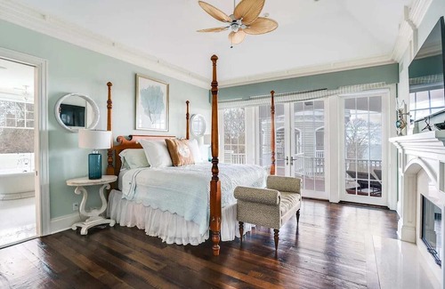 Montauk House | Bayside Estate | Estate w/Pool, Gym & Beach Access