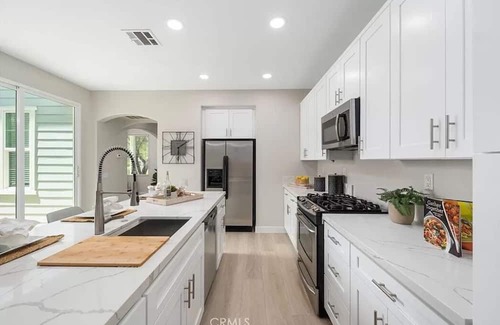 Temecula House | Lake House 10 Minutes to Award Winning Wineries in Temecula Wine Country
