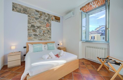 Arona Villa | La Voce Del Lago Pied Dans L' Eau