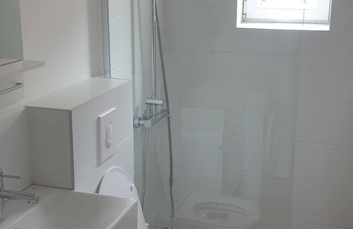 Centar Apartment | The White Suite. Cozy apartment with 1 bedroom and WiFi, AC in peaceful Skopje