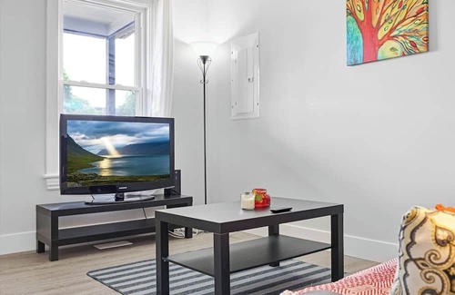 Hamilton House | Bright & Renovated 3BR Hamilton Gem Near Downtown