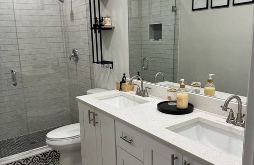 Oakland Park House | Charming 3-bedroom house in delightful Oakland Park with WiFi, AC