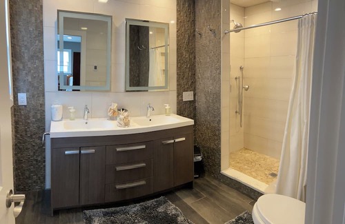 Elmwood Park Apartment | Modern Beauty- 3BR/2BA Apt. 10 miles from NYC. Natural Gas Grill & Fire Pit.