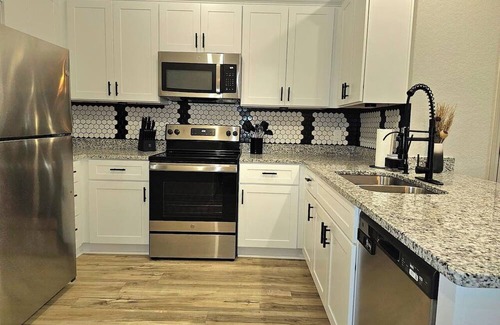 Southside House | Stunning & Spacious Sleeps 16 BMT Graduations
