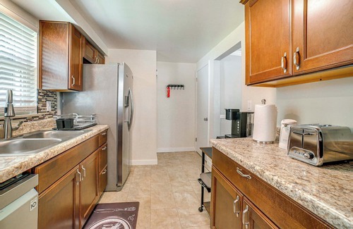 South Hills House | Bright Pittsburgh House w/Yard: 3 Mi to Downtown!