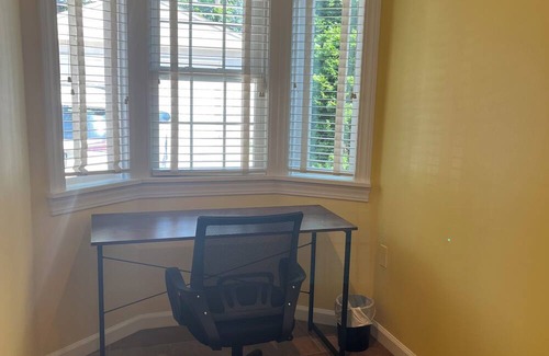 University Heights House | Spacious 4-bedroom house in safe area with full kitchen, AC, Heat, and WiFi