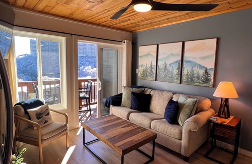Sugar Mountain Condo | Pool/Long-Range Views/EV/Spa/Stocked Kitchen/High Elevation 4900 ft!